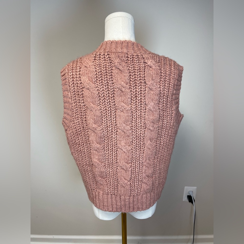 American Eagle Cable Knit Sweater Vest - Picture 4 of 12